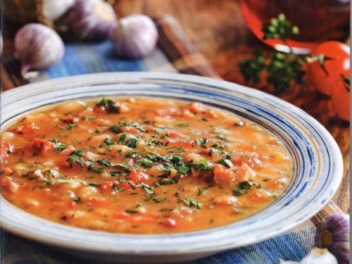 Астурийская фабада (суп из фасоли с ветчиной).