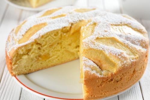 Пышная сдобная шарлотка.