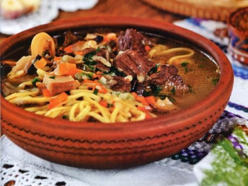 Чорба с говядиной и грибами (молдавская кухня).