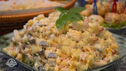 Салат с копченой курицей. 05