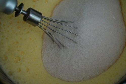 Рецепт творожного пирога со сливами. 01