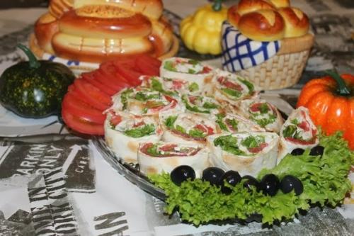 Рулетики с семгой и сыром филадельфия.