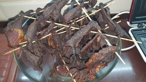 Уже наевшие аскомину мясные чипчы. 08