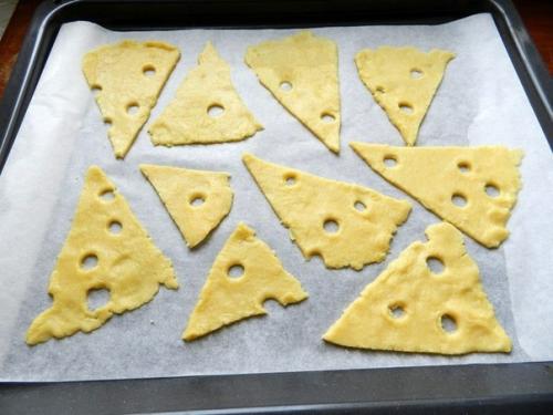 Сырное печенье.   Любителям сыра рекомендую рецепт хрустящего сырного печенья. 07