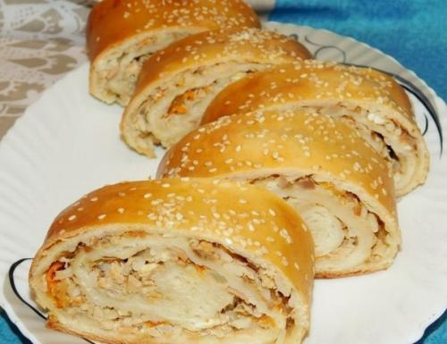 Слоеный рулет с фаршем.