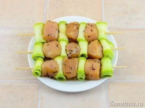 Куриные шашлычки с кабачками. 04
