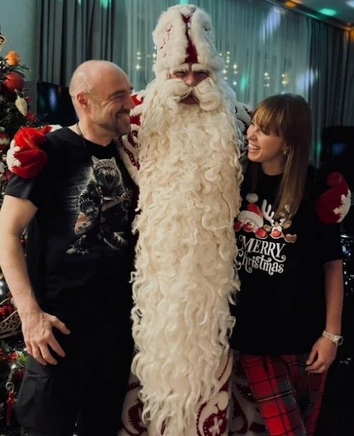 Нежные объятия у рояля, толпа друзей: Полина Диброва и роман товстик впервые встретили новый год вместе. 02