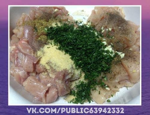 Праздничный рецепт.  Мраморный рулет из курицы. 01