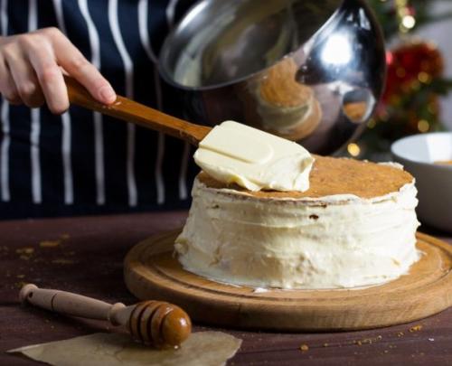 Карамельный медовик с апельсиновым кремом. 04