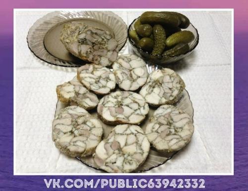 Праздничный рецепт.  Мраморный рулет из курицы.