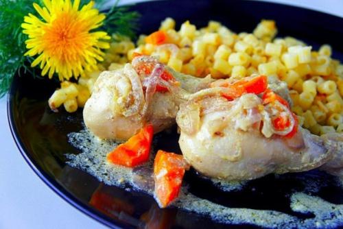 Тушеные куриные голени.