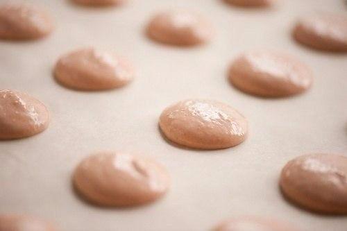 Макаруны.  Макаруны или макаронс - изумительно вкусные маленькие французские пирожные и высший пилотаж кондитерского мастерства. 08