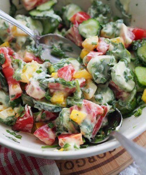 Овощной салат с соусом Райта. 01