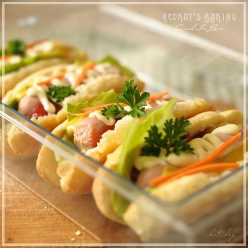 Лучше хот-дога может быть только хот-дог приготовленный своими руками, а еще лучше с домашними булочками.