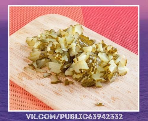 Прекрасное блюдо.  Салат с сухариками. 02