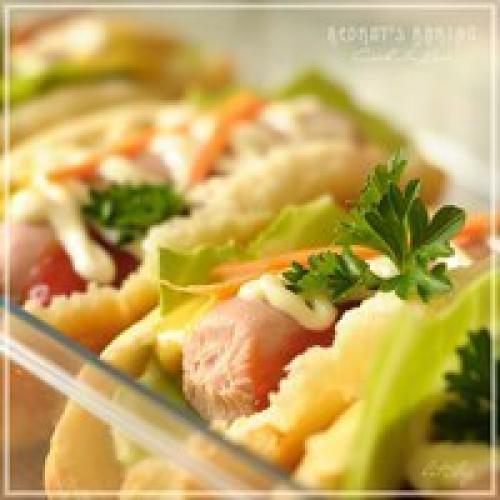 Лучше хот-дога может быть только хот-дог приготовленный своими руками, а еще лучше с домашними булочками. 02