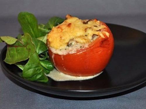 Помидоры фаршированные курицей.