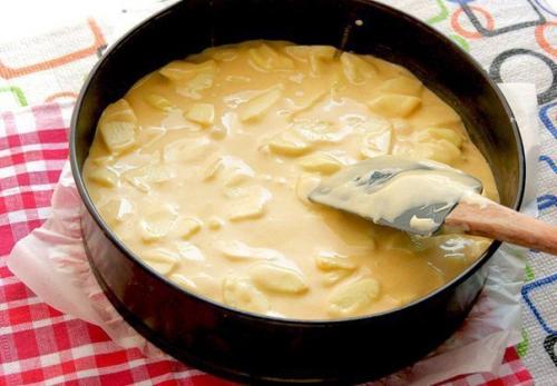 Очень вкусная шарлотка - лентяйка. 07