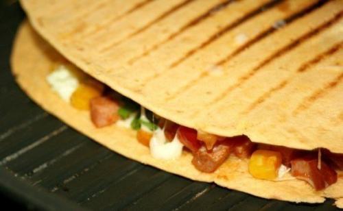 Бурито с ветчиной и моцареллой. 04