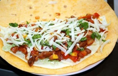 Бурито с ветчиной и моцареллой. 02