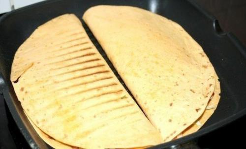 Бурито с ветчиной и моцареллой. 03