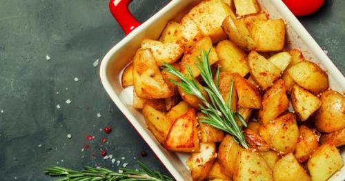 Ароматный запеченный картофель.