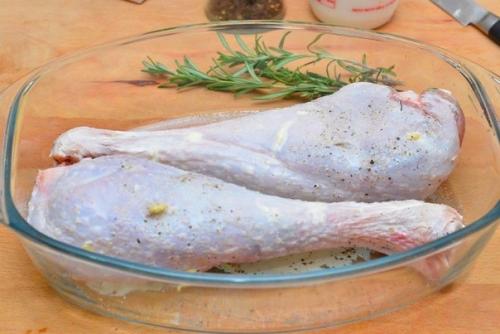 Индюшиная голень с чесноком и розмарином. 01