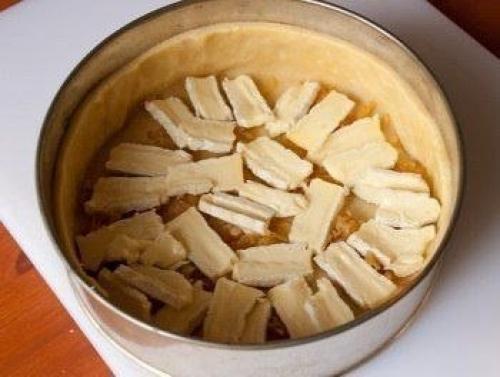 Пирог с сыром бри и ветчиной. 03