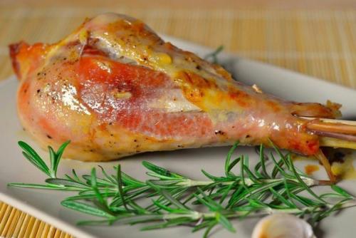 Индюшиная голень с чесноком и розмарином. 03