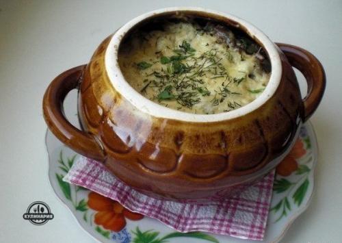 Фрикадельки с картошкой и грибами под сыром.