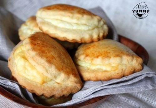 Сочники.  Вот воскресным вечерком решила сделать что-нибудь вкусненькое и побаловать домашних.