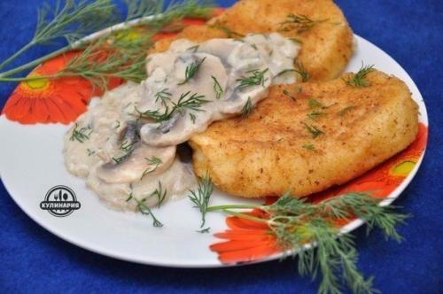 Картофельные котлеты с грибной подливой.