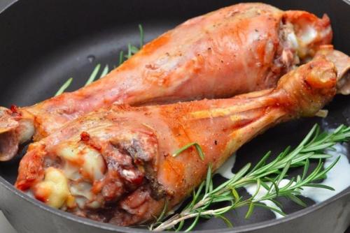 Индюшиная голень с чесноком и розмарином. 02