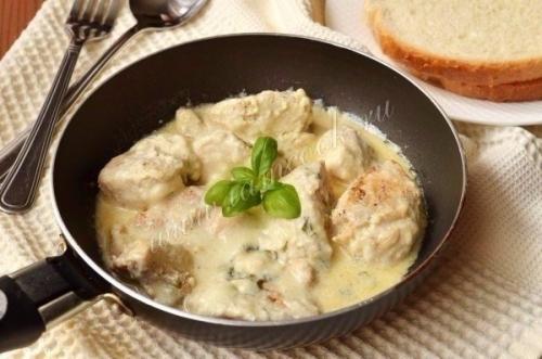 Куриные грудки в сливочном соусе.