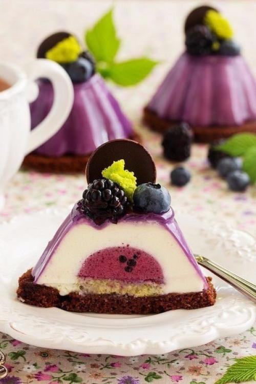 Чернично - ежевичные пирожные.