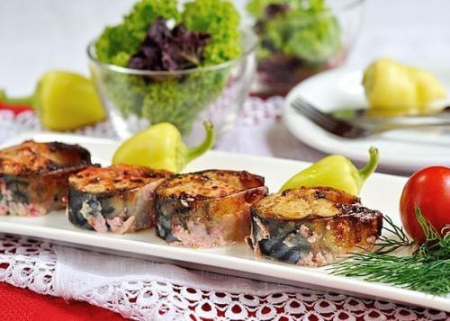 Скумбрия запеченная.  Самый простой рецепт приготовления скумбрии.