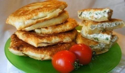 Плацинды с творогом и зеленью из тончайшего теста.  