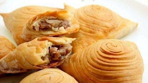 Слоеная самса (настоящая, узбекская).

