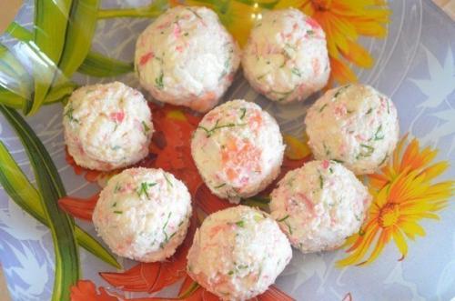 Сырные шарики с крабовыми палочками. 06