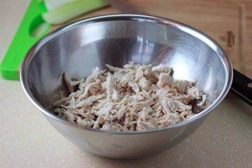 Салат с куриной грудкой и виноградом. 01