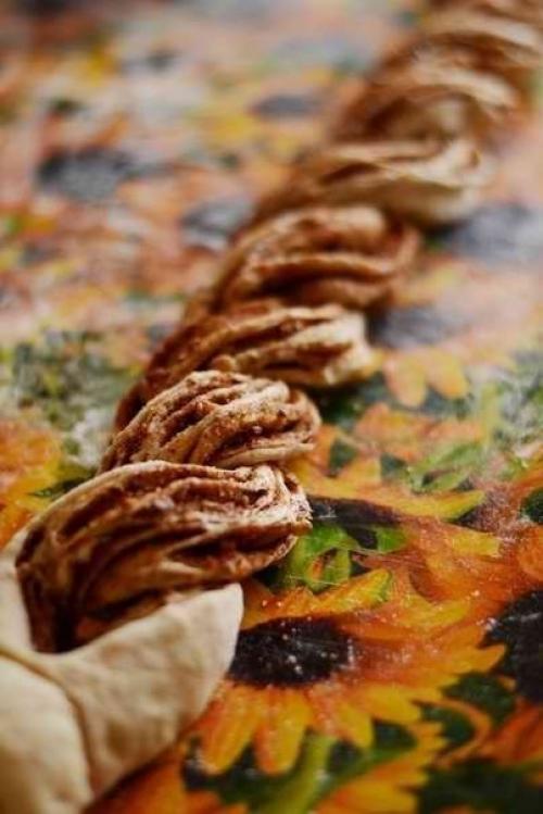 Крендель с корицей и орехами. 03