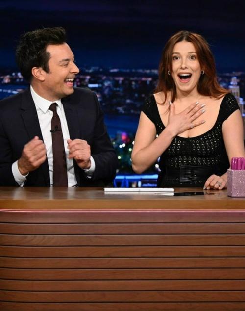 Стилисты милли Бобби Браун явно решили не сдерживаться и устроили настоящий модный перформанс! 02