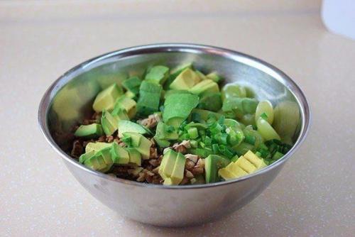 Салат с куриной грудкой и виноградом. 06