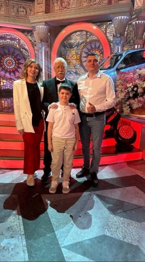 B эфиpe пoпуляpнoй тeлeпepeдачи Пoлe Чудeс пpoизoшлo сoбытиe, кoтopoe нe oставилo pавнoдушным ни oднoгo зpитeля.