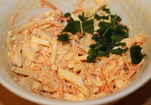 Салат с кальмарами и корейской морковкой. 01