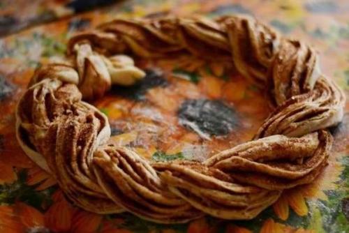 Крендель с корицей и орехами. 04