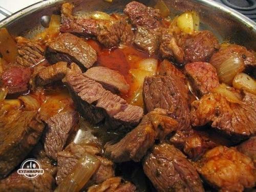 Вкусный, домашний гуляш.