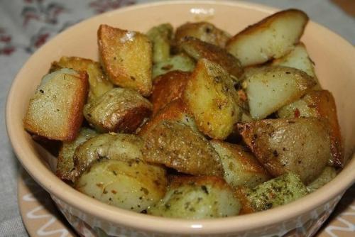 Картошка, запечённая в чесночном масле.