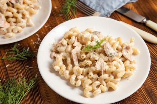 Паста с семгой в сливочном соусе.