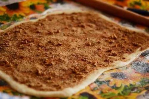 Крендель с корицей и орехами. 01